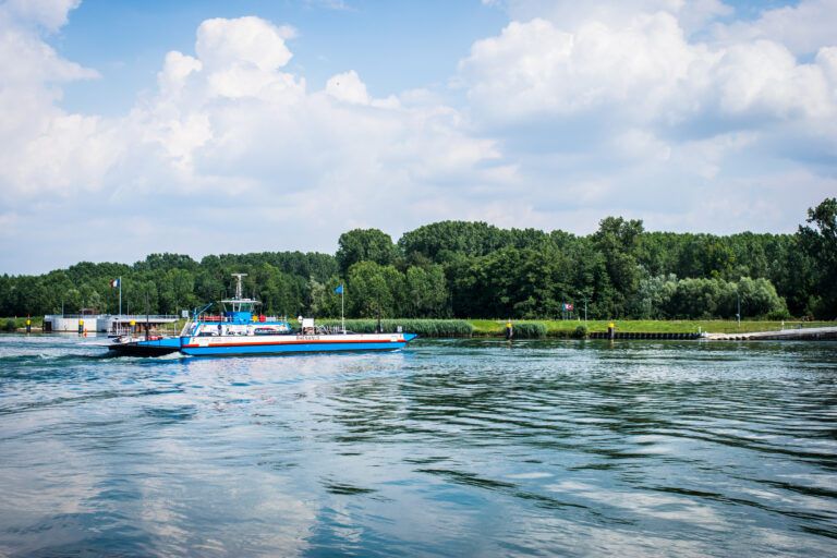 Self-propelled ferry · Rhinau-Kappel connection